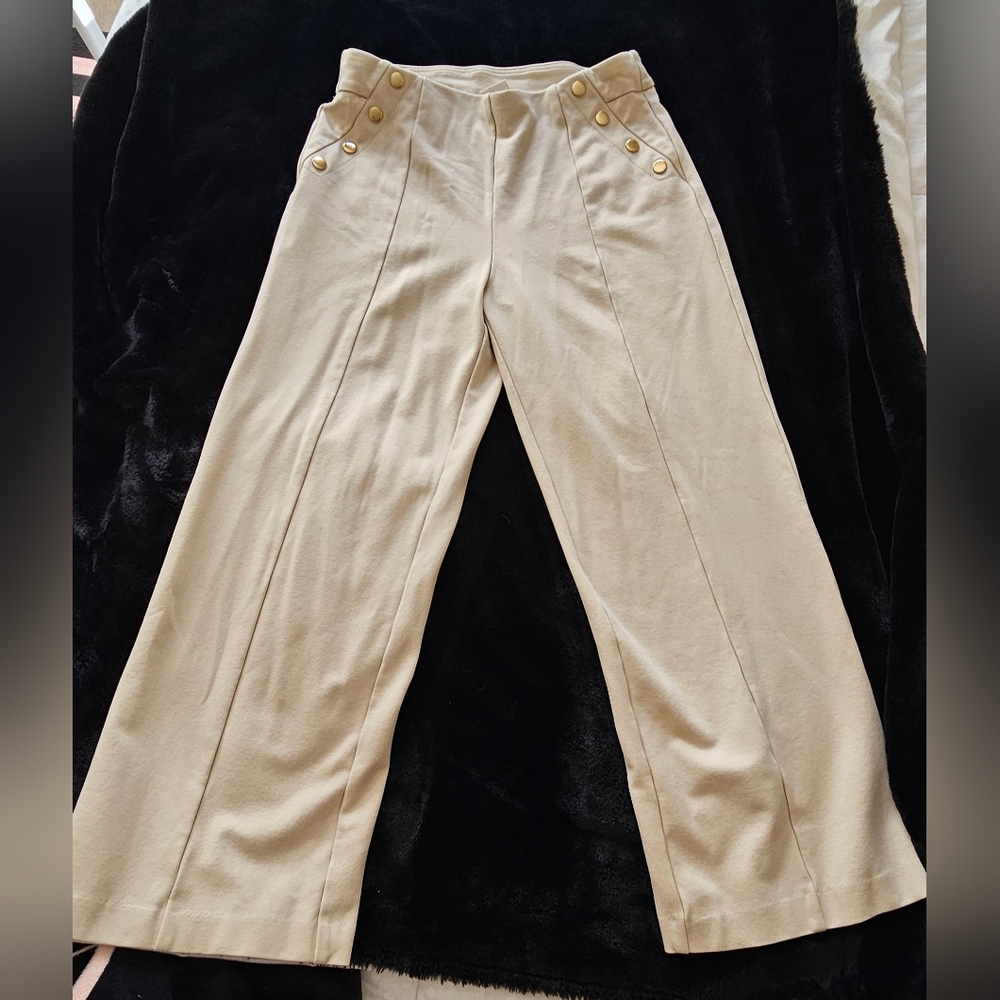 Beige/cream Colored Womens Pants Size L.         #124
